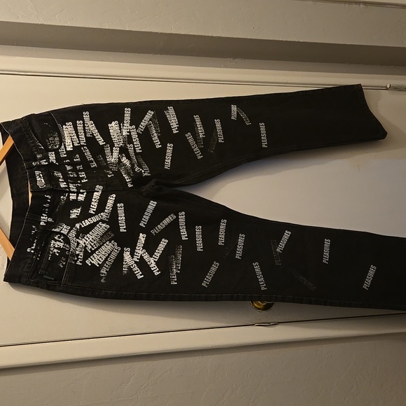 PLEASURES JEANS - Picture 6 of 8